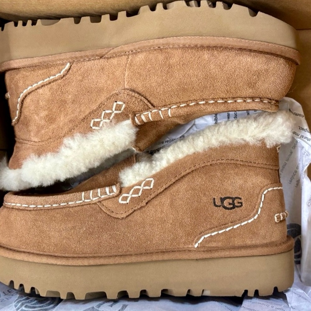 UGG Ansley Parc size 8 moccasin boots slippers tan suede NIB